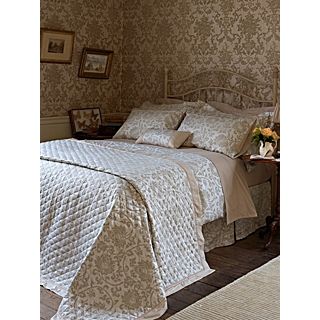 Christy Harmony Floral bed linen oyster   