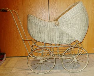 Vintage, Antique 1920s or 1930s Wicker Baby Doll Carriage Buggy good