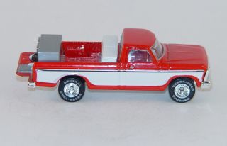 Hot Wheels 1979 Ford F 150 Pickup w/ Toolbox and Dog Crate 1:64 Scale