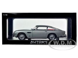 Brand new 118 scale diecast model car of Aston Martin DB5 Silver die