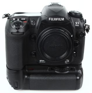 Fujifilm FinePix S5 Pro 12 3 MP WIE NEU nur 4000 Klicks Referenz NIKON