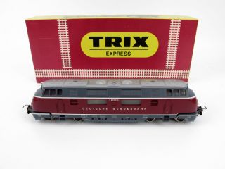 Trix Express H0 2260 Diesellok V 200 035 der DB aus Guss TOP OVP 03 76