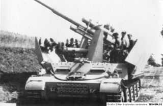 Foto Mobile 8,8 cm Flak auf Fahrwerk von Panzer Tank WW2
