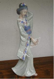 Porzellan Figur   Geisha   37 cm hoch   Traumhaft