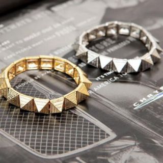 European Stylish Vintage Rivet Three Pyramid Stretch Bracelet