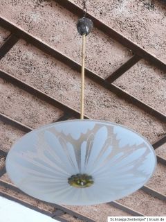 OSTALGIE Lampe / Deckenlampe mit runden Glasschirm aus DDR Zeiten 60er