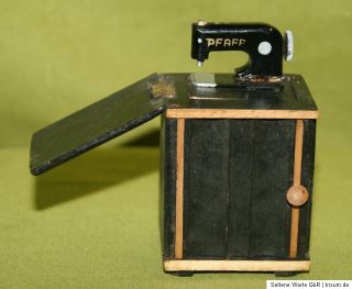 Antik Puppenstube   Nähmaschine von Pfaff mit Einbauschrank