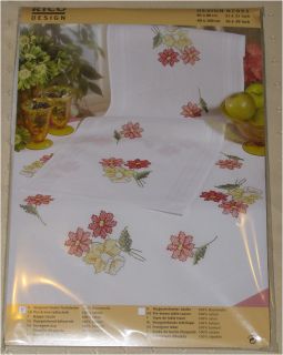 Stickpackung Tischdecke & Garn Sticken Blumen Dahlien und Osterglocken