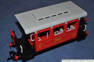 Roter Personenwagen für die Playmobileisenbahn mit 4 Puffer, einer
