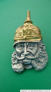 Emblem Kaiser Wilhelm mit Generals Pickelhaube aus MetallMaße 3,6cm x