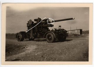 Original Foto 2WK, Panzer Flak 10,5 cm mit Abschussringen Anti