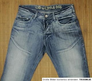 Die Jeans ist getragen, sauber und in gutem Zustand mit tollen used
