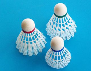 17 Badmintonbälle Family Mix mit 3 Sorten für Draussen