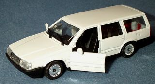 wonderful TONKA PR modelcar VOLVO 760 GLE WAGON 1989   1/43   white