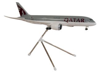 Qatar Airways Boeing 787 8 1:200 Flugzeugmodell B787 mit Fahrwerk