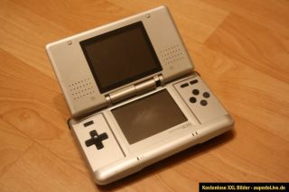 Nintendo DS silber Spielkonsole defekt für Bastler
