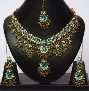 smaragdgrüner Bollywood Brautschmuck Amisha mit Collier, Ohrringen