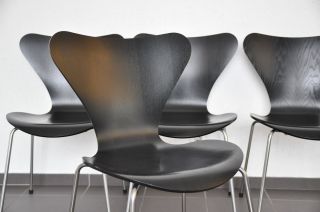 4x Fritz Hansen Stuehle 3107 schwarz lasiert Arne Jacobsen chair 2010