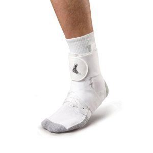 Mueller The ONE Ankle Brace Retail Pk, protects against