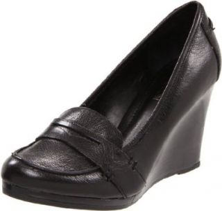  Kenneth Cole REACTION Womens Flirt It Up Wedge Pump: Shoes