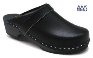 AM Toffeln 100 Wooden Clog in black leather Shoes