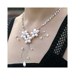 Pearl and Glass White Pearl Bouquet Necklace (4 8 mm) (Thailand
