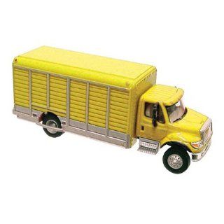 HO International 7000 Beverage Truck, Yellow: Toys & Games
