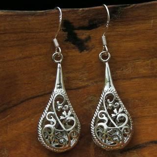 Handmade One inch Sterling Silver Filigree Raindrop Earrings (China