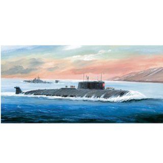 Russian K 141 Nuclear Submarine Kursk 1/350 by Zvezda